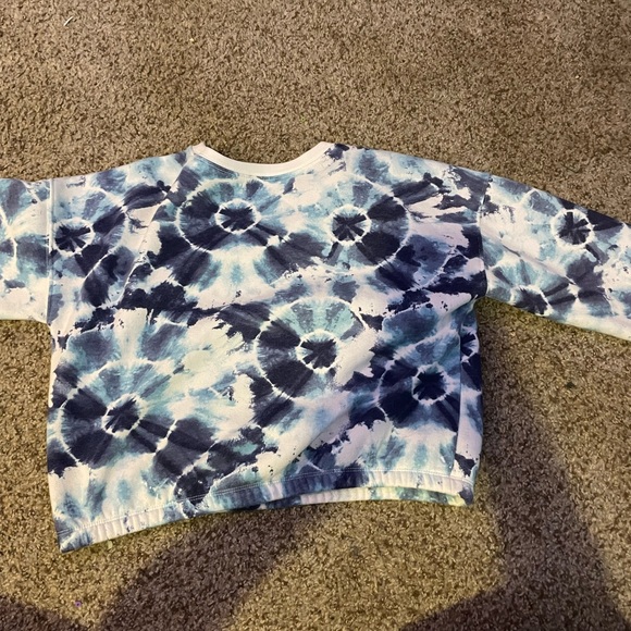 This is an old navy tie-dye shirt.Good for kids on a chilly day. - Picture 3 of 5